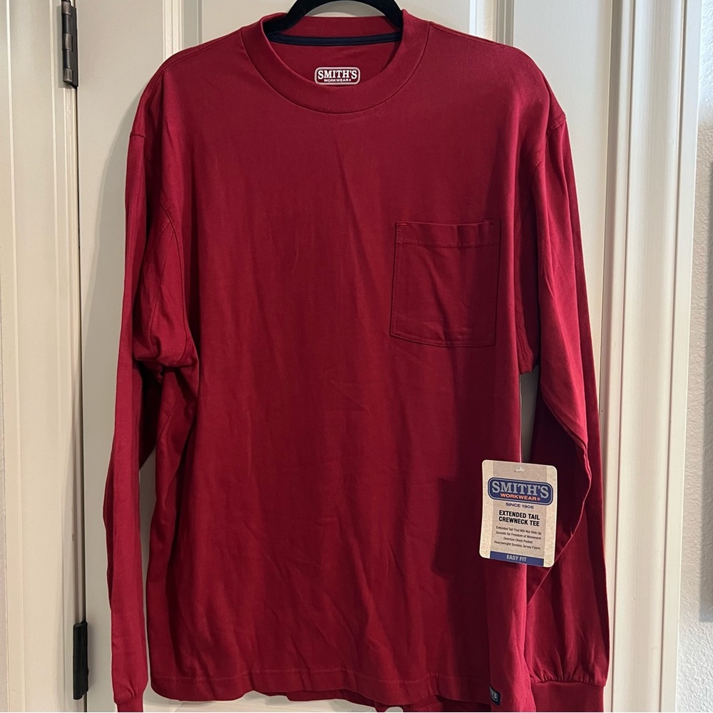 Men’s Smiths Red Extended Tail Crewneck Tee